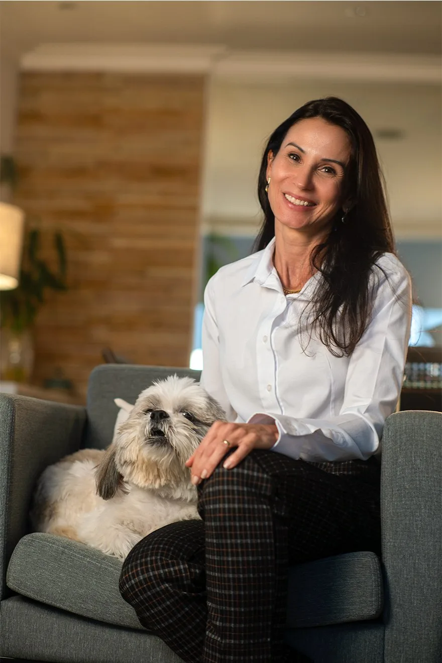 Dra. Carolina Mergulhão com seu pet