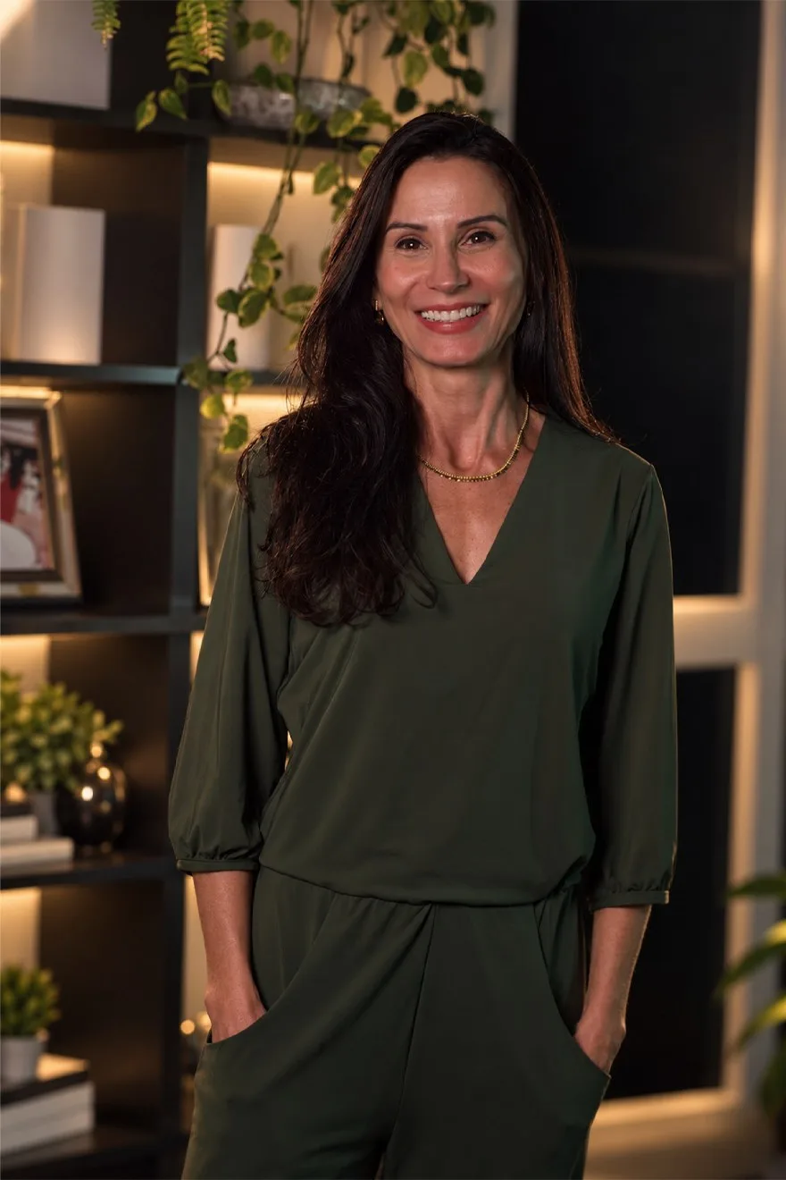 Dra. Carolina Mergulhão sorrindo